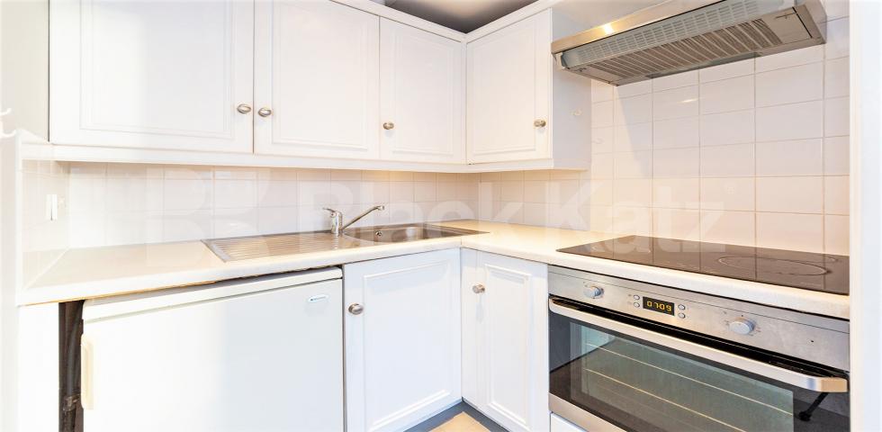 			1 Bedroom, 1 bath, 1 reception Flat			 Fulham High Street, FULHAM 